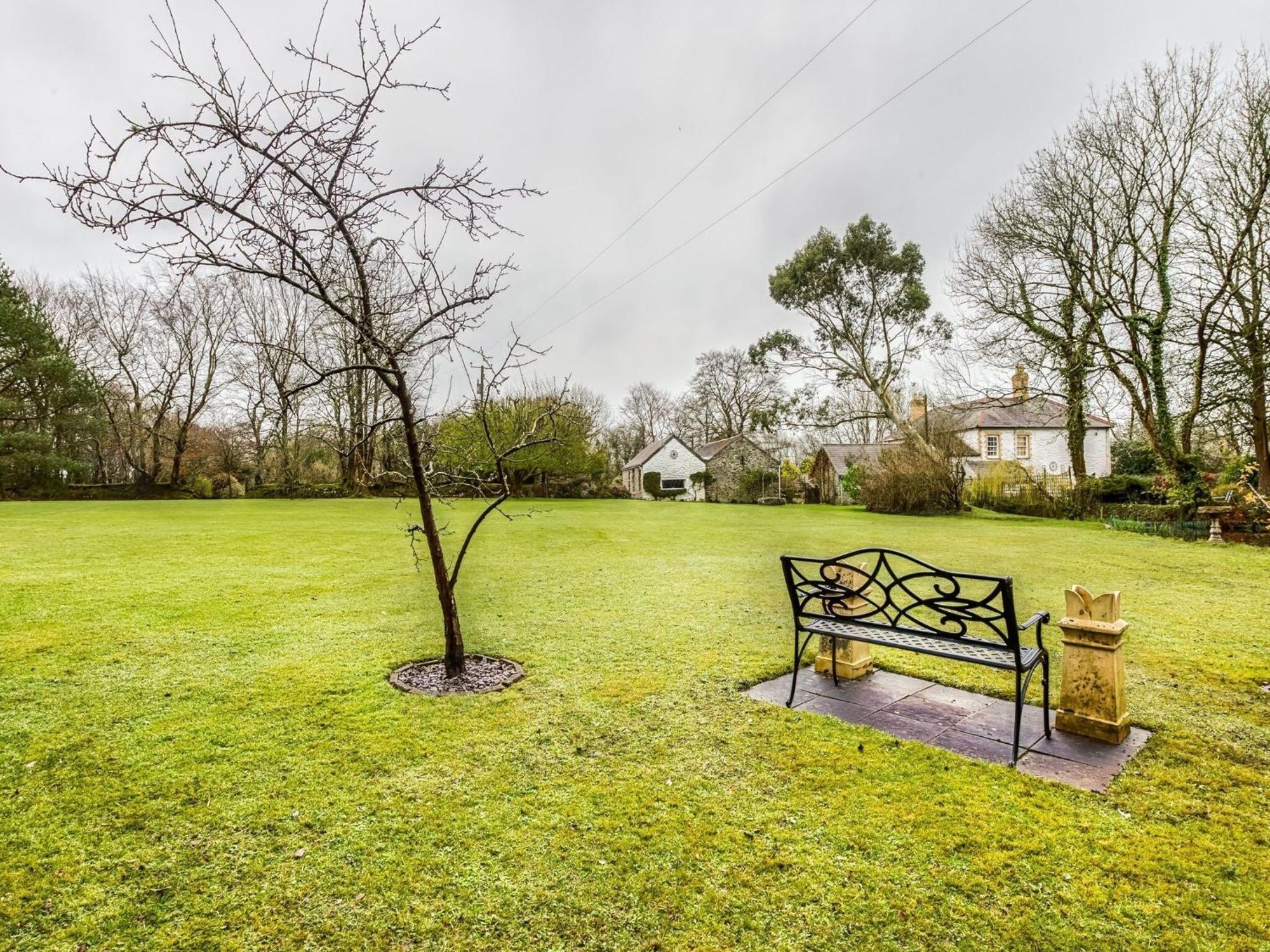 Secluded Holiday Home In Ceredigion With Garden Pennant  Kültér fotó